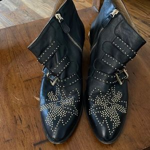 Chloe used boots